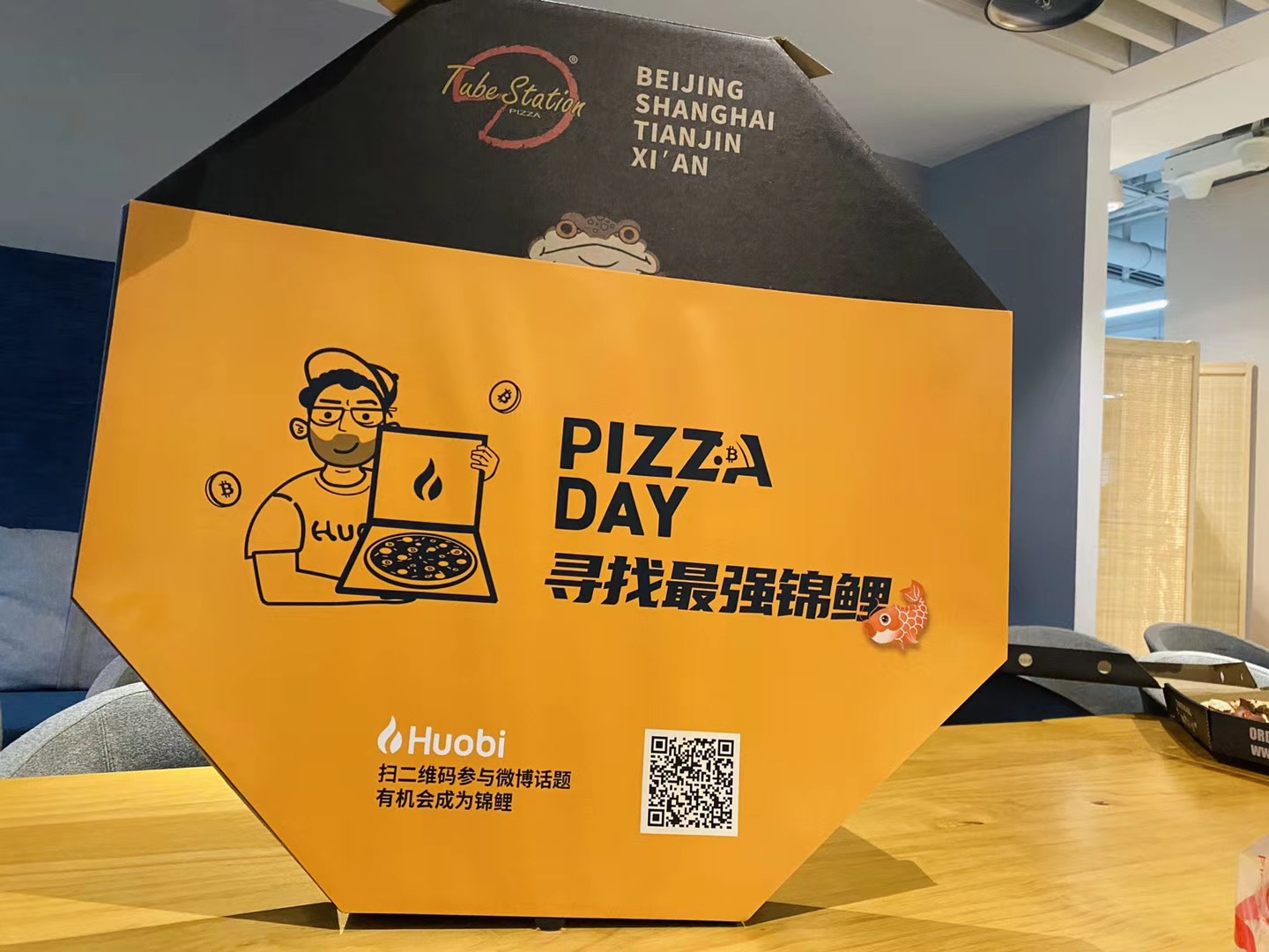 披萨节留下了“大蛋糕”的深刻记忆，你吃过像桌子那么大的比萨饼吗？3