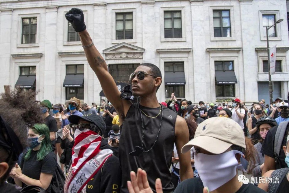 历史转折点上的美元和比特币