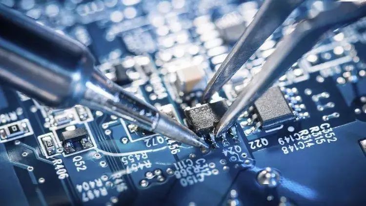 要进入区块链行业，我应该选择哪个专业进行高考？3