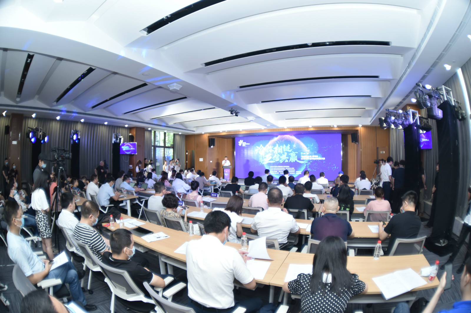 拥抱区块链，智能化经济赋能-2020年在线智博会区块链应用创新大赛正式启动4