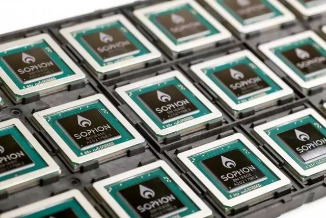 币安再被“黑”：上币费用4000BTC；越南禁止数字货币，违规者将被罚款2亿越南盾